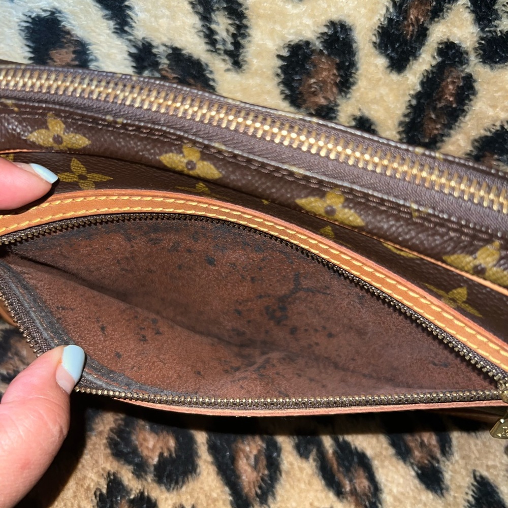 👑✅PRICE FIRM✅ AUTHENTIC LV Marley Dragonne GM - Picture 13 of 17